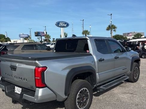 Used 2025 Toyota Tacoma TRD Off-Road w/ TRD Off Road Upgrade Package AWD/4WD image 3
