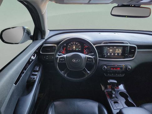Used 2019 Kia Sorento EX image 11