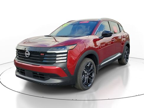 Certified 2026 Nissan Kicks SR FWD image 3