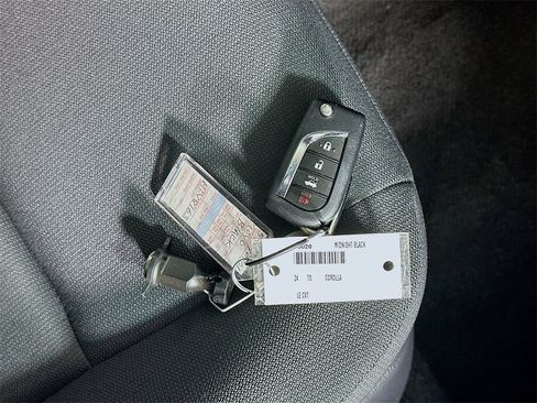 Used 2024 Toyota Corolla LE image 32