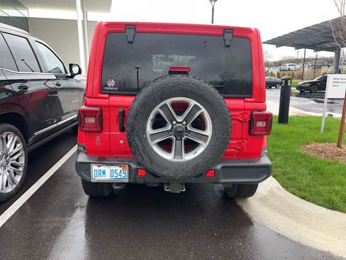 Used 2018 Jeep Wrangler Unlimited Sahara AWD/4WD image 7