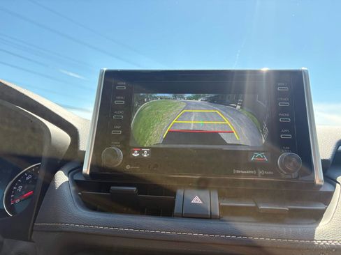 Used 2020 Toyota RAV4 XLE w/ Convenience Package FWD image 19