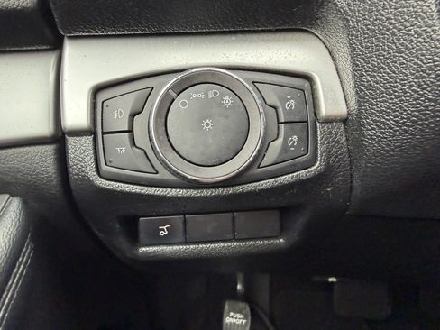 Used 2017 Ford Explorer XLT w/ Equipment Group 202A AWD/4WD image 18