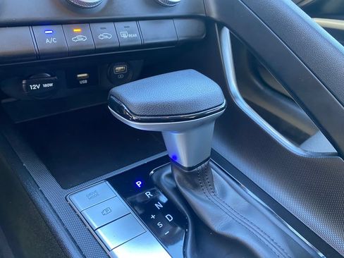 Used 2023 Hyundai Elantra SE w/ Preferred Accessory Package FWD image 17