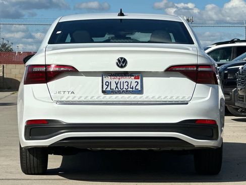 Used 2024 Volkswagen Jetta Sport image 4