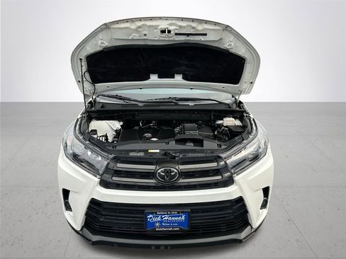 Used 2019 Toyota Highlander SE image 4