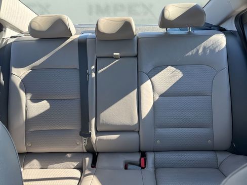 Used 2017 Hyundai Elantra Limited w/ Limited Tech Package 04 image 12