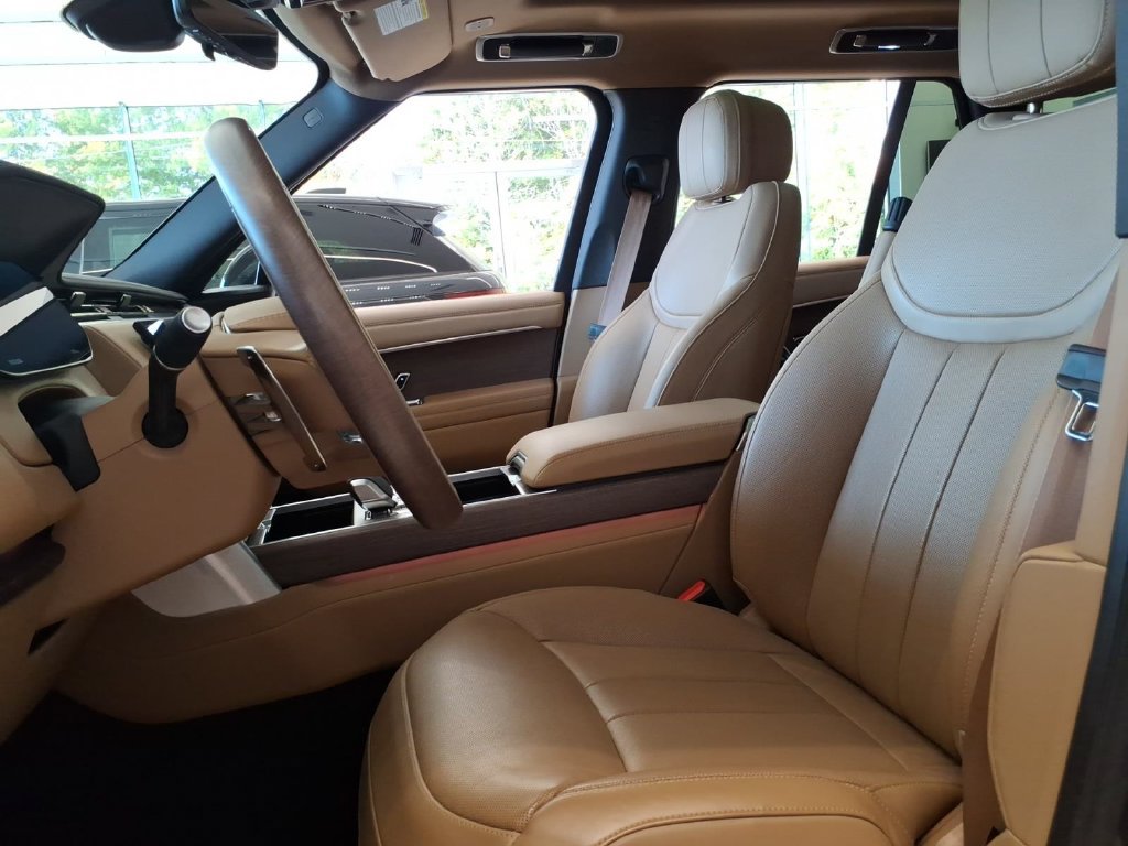 New 2025 Land Rover Range Rover SE AWD/4WD image 12