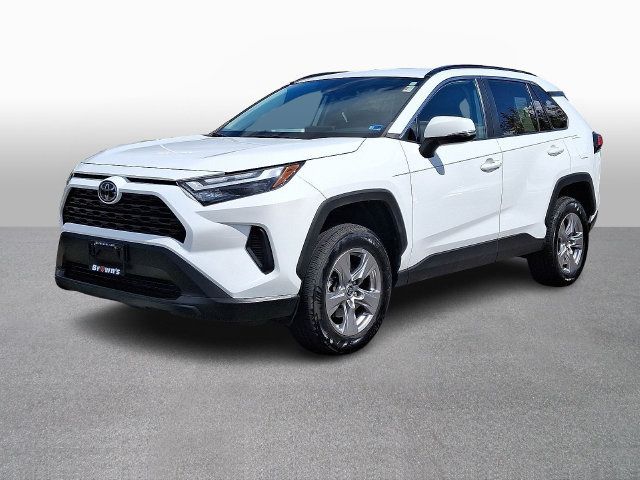 Used 2022 Toyota RAV4 XLE AWD/4WD image 1