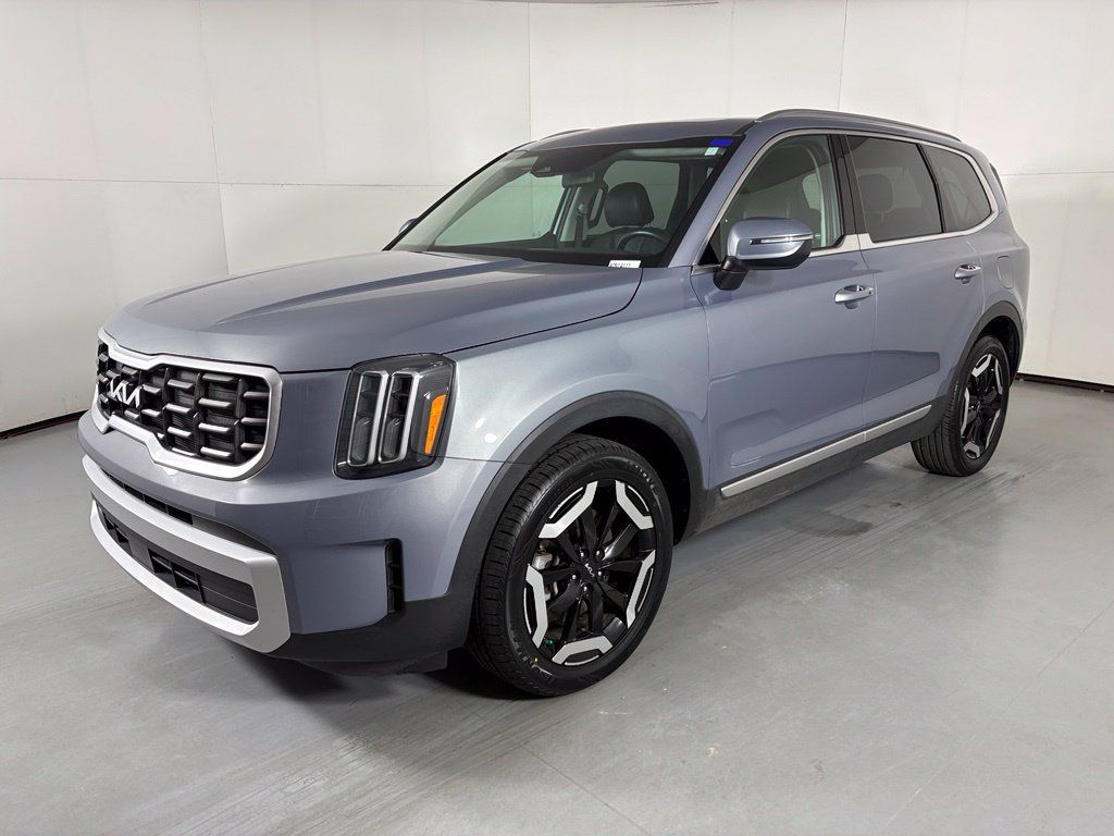 Used 2025 Kia Telluride S FWD image 4