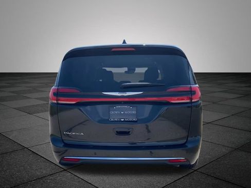 Used 2023 Chrysler Pacifica Touring-L FWD image 35