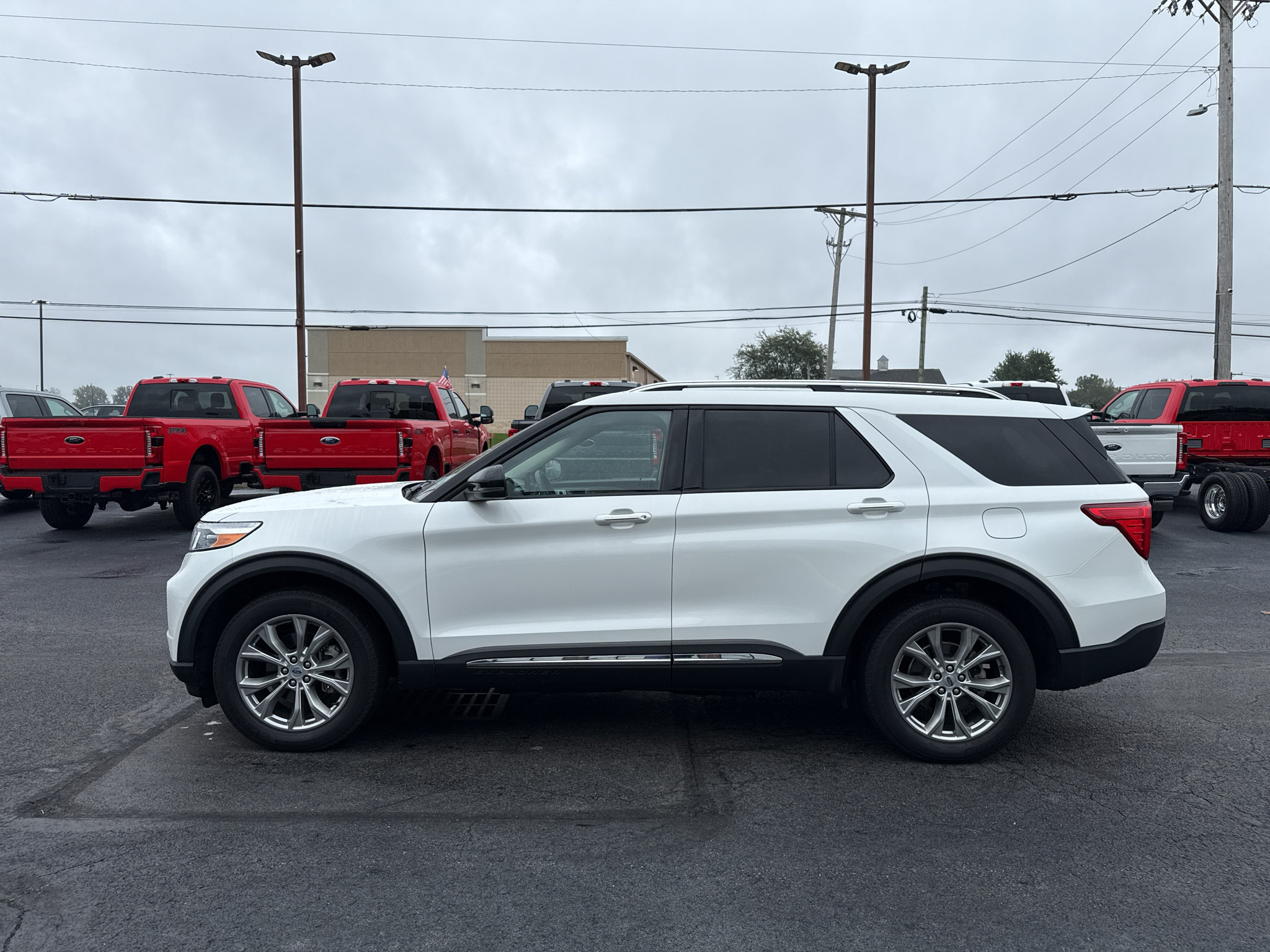 Used 2023 Ford Explorer Limited w/ Limited Technology Package AWD/4WD image 5