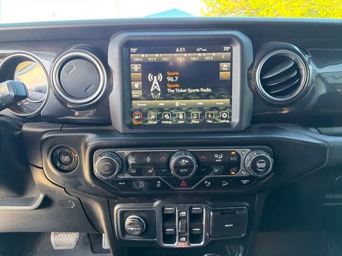 Used 2020 Jeep Wrangler Unlimited Sahara image 17