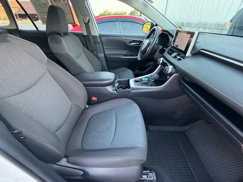 Used 2025 Toyota RAV4 XLE AWD/4WD image 40