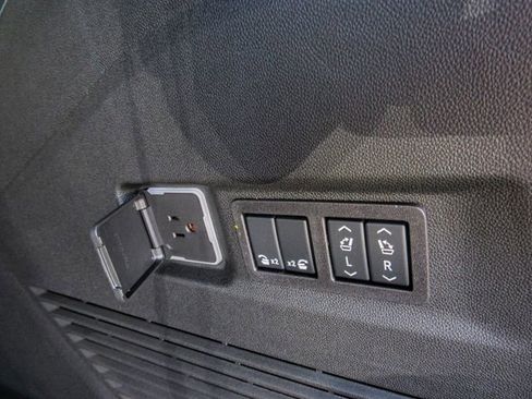 New 2026 GMC Yukon XL Elevation image 12