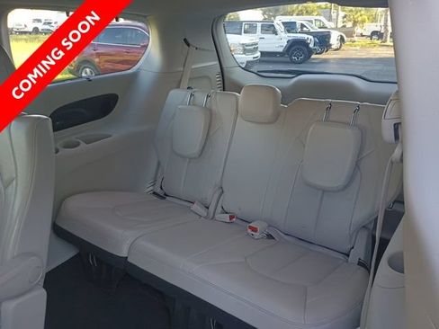 Certified 2020 Chrysler Pacifica Touring-L Plus w/ Tire & Wheel Group FWD image 12