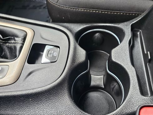 Used 2018 Jeep Cherokee Latitude w/ Altitude Package image 10