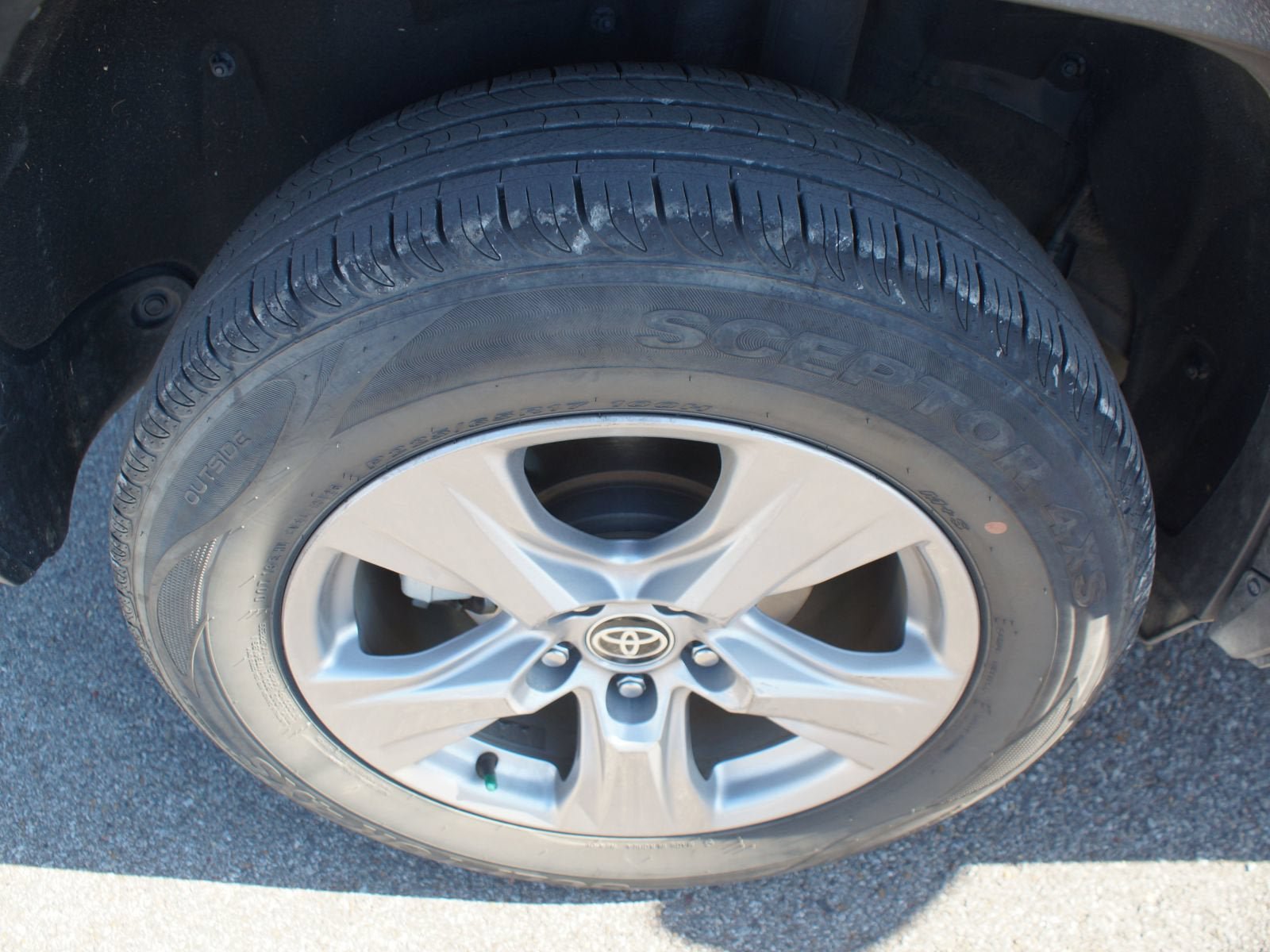 Used 2025 Toyota RAV4 XLE FWD image 25