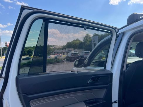 Certified 2023 Volkswagen Atlas SE w/ Black Wheel Package FWD image 35