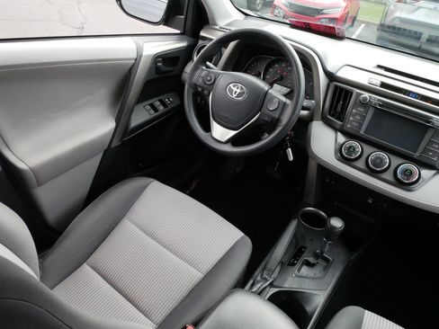 Used 2013 Toyota RAV4 LE AWD/4WD image 9
