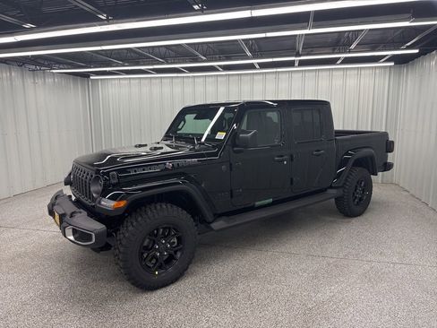 New 2026 Jeep Gladiator Sport AWD/4WD image 3