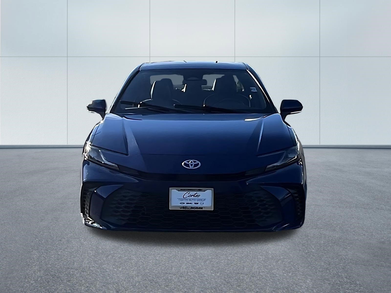 Used 2025 Toyota Camry SE FWD image 2
