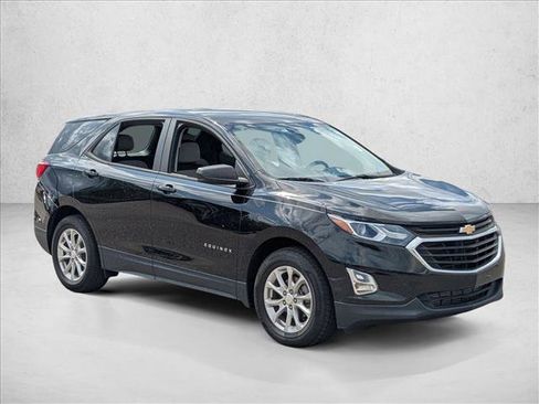 Used 2021 Chevrolet Equinox LS FWD image 3