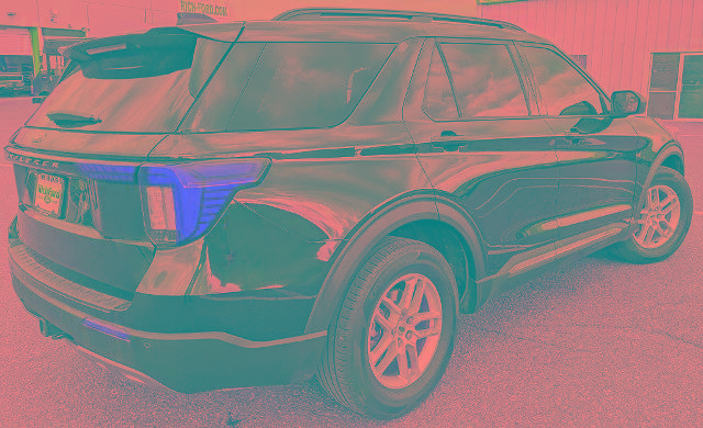 Certified 2025 Ford Explorer Active w/ Active Comfort Package RWD image 3