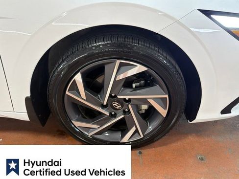 Certified 2025 Hyundai Elantra SEL FWD image 9