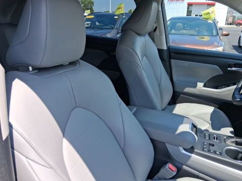 Used 2025 Toyota Highlander XLE AWD/4WD image 14