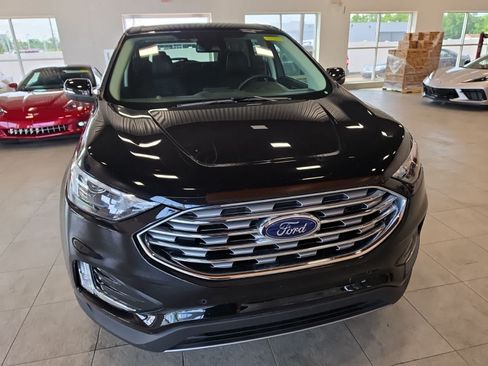 Used 2024 Ford Edge Titanium AWD/4WD image 3