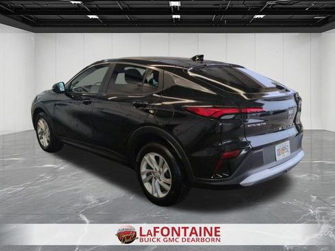 Used 2025 Buick Envista Sport Touring FWD image 2