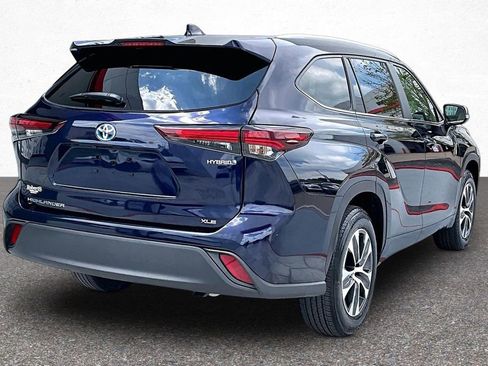 Used 2024 Toyota Highlander XLE image 6