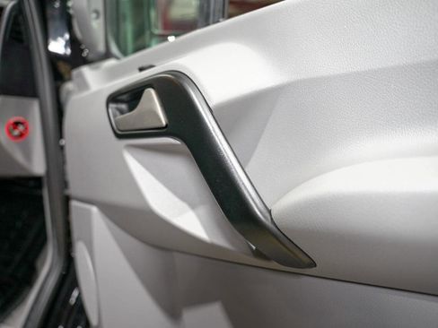 Used 2016 Freightliner Sprinter 2500 image 40