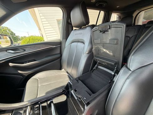 Used 2023 Jeep Grand Cherokee Overland AWD/4WD image 34