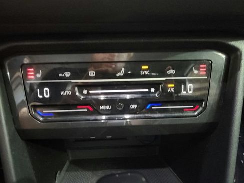 Used 2022 Volkswagen Tiguan SE FWD image 17