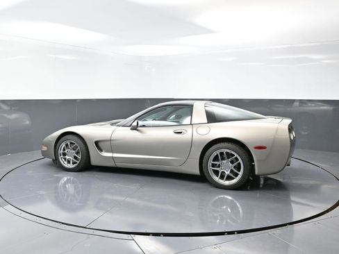 Used 2000 Chevrolet Corvette Coupe w/ Memory Pkg image 10