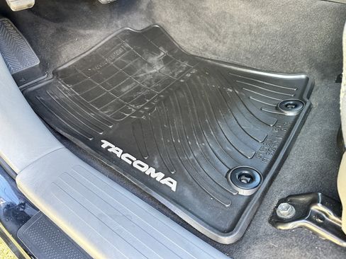 Used 2015 Toyota Tacoma 4x4 Double Cab w/ TRD Sport Package image 19