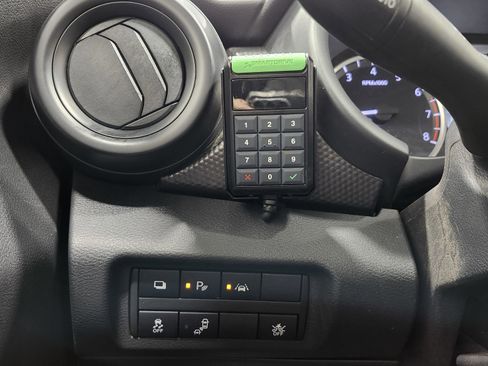 Used 2020 Nissan Kicks S image 32