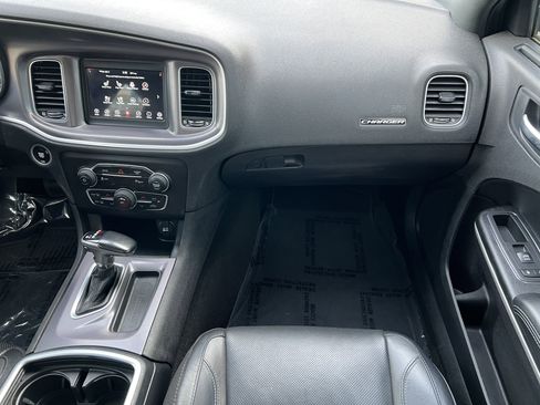 Used 2019 Dodge Charger SXT w/ Leather Interior Group RWD image 33