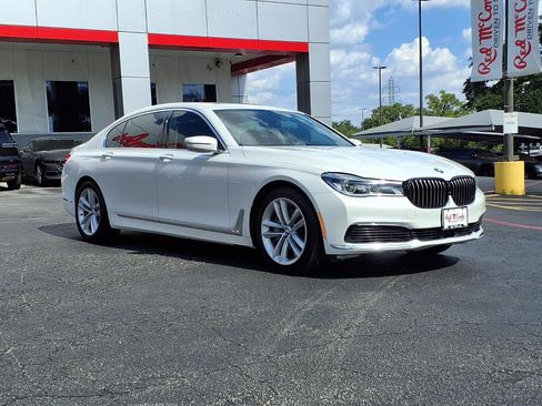 Used 2019 BMW 750i w/ Executive Package RWD image 4