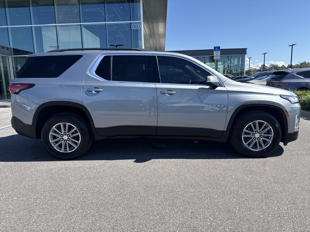 Used 2023 Chevrolet Traverse LT FWD image 9
