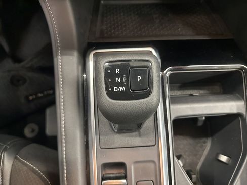 Used 2024 Nissan Pathfinder SL AWD/4WD image 32
