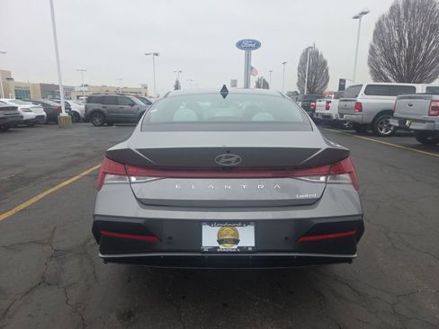 Used 2024 Hyundai Elantra Limited image 5