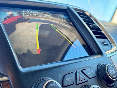 Used 2018 RAM 1500 Laramie Longhorn image 14