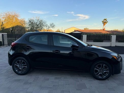 Used 2020 Toyota Yaris LE image 7