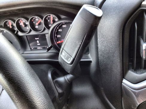 Used 2020 Chevrolet Silverado 1500 Custom w/ Custom Value Package image 16