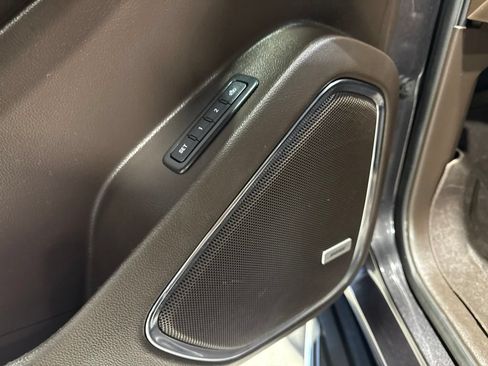 Used 2018 Chevrolet Suburban Premier AWD/4WD image 34