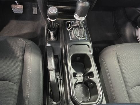 Used 2023 Jeep Wrangler Unlimited Sahara AWD/4WD image 20