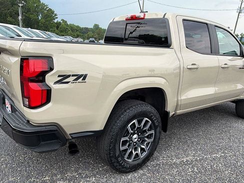 Used 2023 Chevrolet Colorado Z71 w/ Z71 Convenience Package 2 AWD/4WD image 5